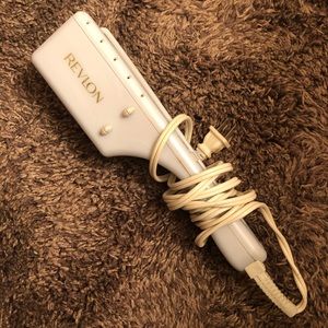 REVLON hair straightener